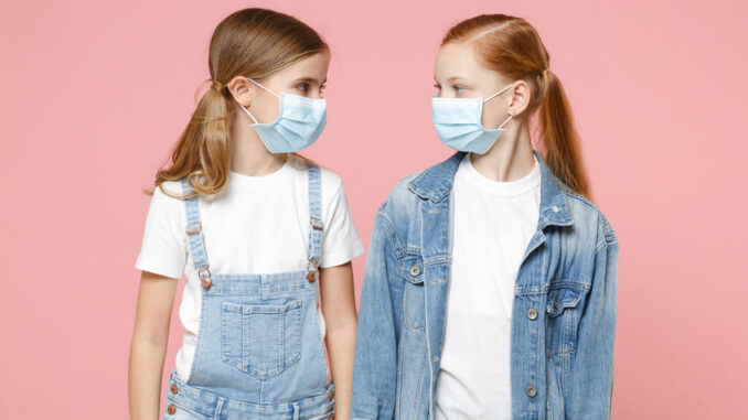 Ouders bundelen krachten tegen mondmaskerplicht op school!